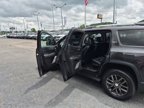 Used 2017 GMC Acadia SLT FWD image 13