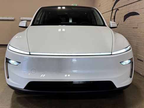 Used 2026 Tesla Model Y 2WD image 13