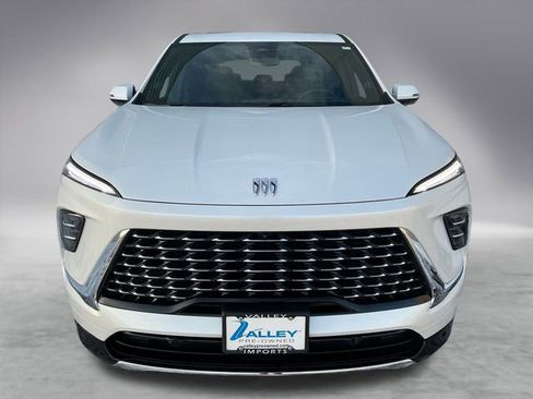 Used 2025 Buick Enclave Avenir w/ Trailering Package, 5000 lbs. image 9