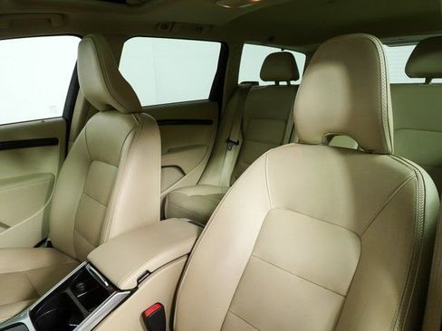 Used 2016 Volvo XC70 T5 Premier w/ Proximity Package AWD/4WD image 5