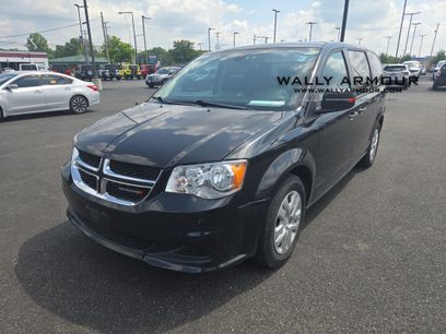 Used 2019 Dodge Grand Caravan SE w/ UConnect Hands-Free Group