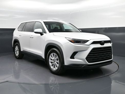 Used 2024 Toyota Grand Highlander XLE image 9