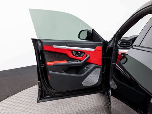 Used 2022 Lamborghini Urus image 22