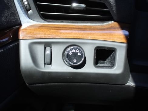 Used 2020 Cadillac Escalade Luxury RWD image 30
