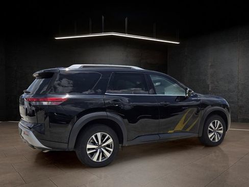Used 2025 Nissan Pathfinder SL FWD image 7