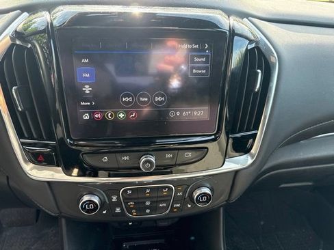 Used 2023 Chevrolet Traverse LT FWD image 6