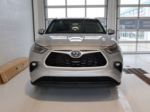 Used 2024 Toyota Highlander XLE AWD/4WD image 5