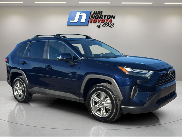 Used 2025 Toyota RAV4 XLE w/ Convenience Package FWD image 3