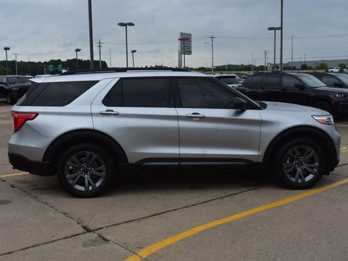 Used 2021 Ford Explorer XLT w/ Equipment Group 202A RWD image 4