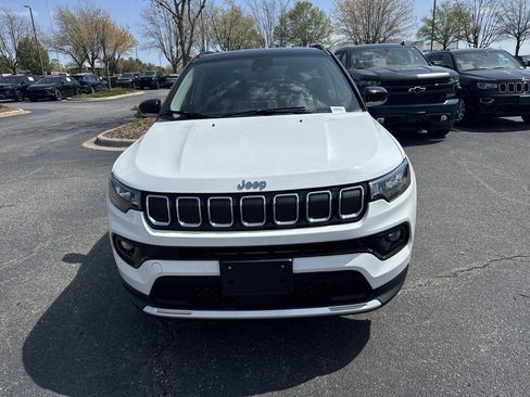 Used 2022 Jeep Compass Limited image 3