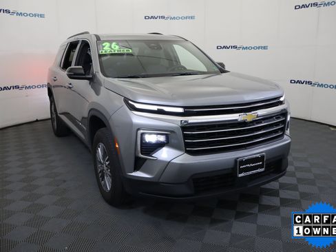 Used 2026 Chevrolet Traverse LT AWD/4WD image 3