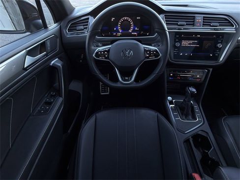 Used 2023 Volkswagen Tiguan SE R-Line image 11