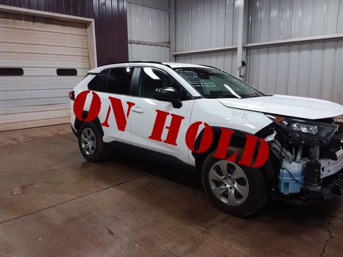 Used 2020 Toyota RAV4 LE AWD/4WD image 1
