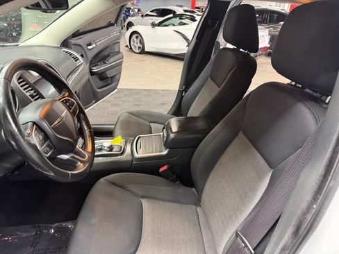 Used 2019 Chrysler 300 Touring w/ Sport Appearance Package RWD image 33