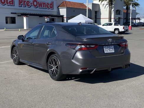 Used 2024 Toyota Camry SE image 4