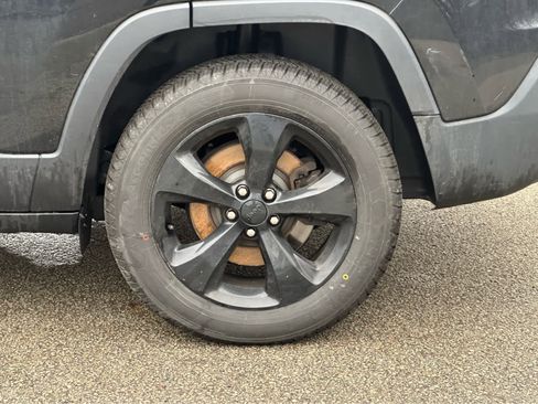 Used 2018 Jeep Cherokee Limited w/ High Altitude Package image 23