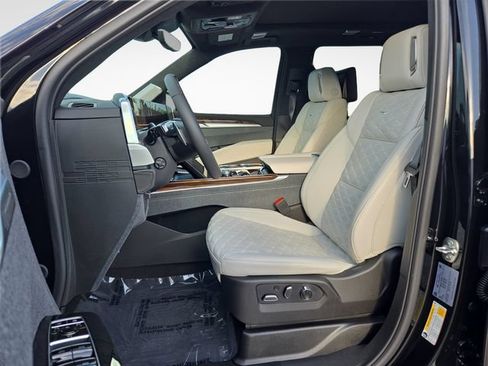 Used 2026 Cadillac Escalade ESV Platinum Sport w/ LPO, Floor Liner Package AWD/4WD image 17