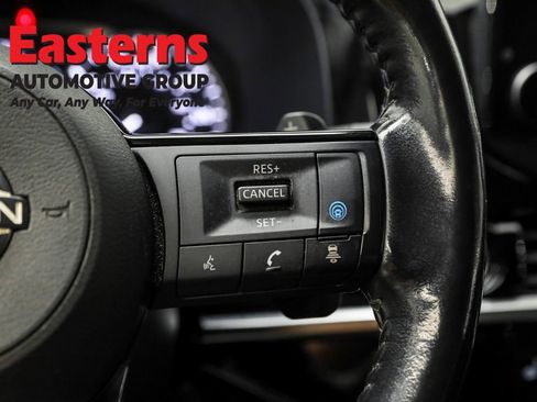 Used 2024 Nissan Pathfinder SL AWD/4WD image 16