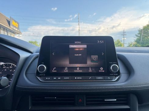 Used 2025 Nissan Rogue SV FWD image 20