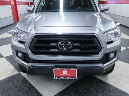 Used 2022 Toyota Tacoma SR5 RWD image 4