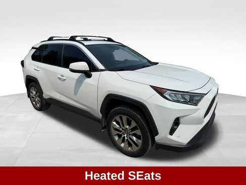 Used 2019 Toyota RAV4 XLE Premium w/ Cold Weather Package AWD/4WD image 10