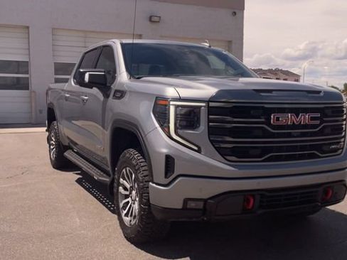 Used 2023 GMC Sierra 1500 AT4 w/ AT4 Premium Package AWD/4WD image 4