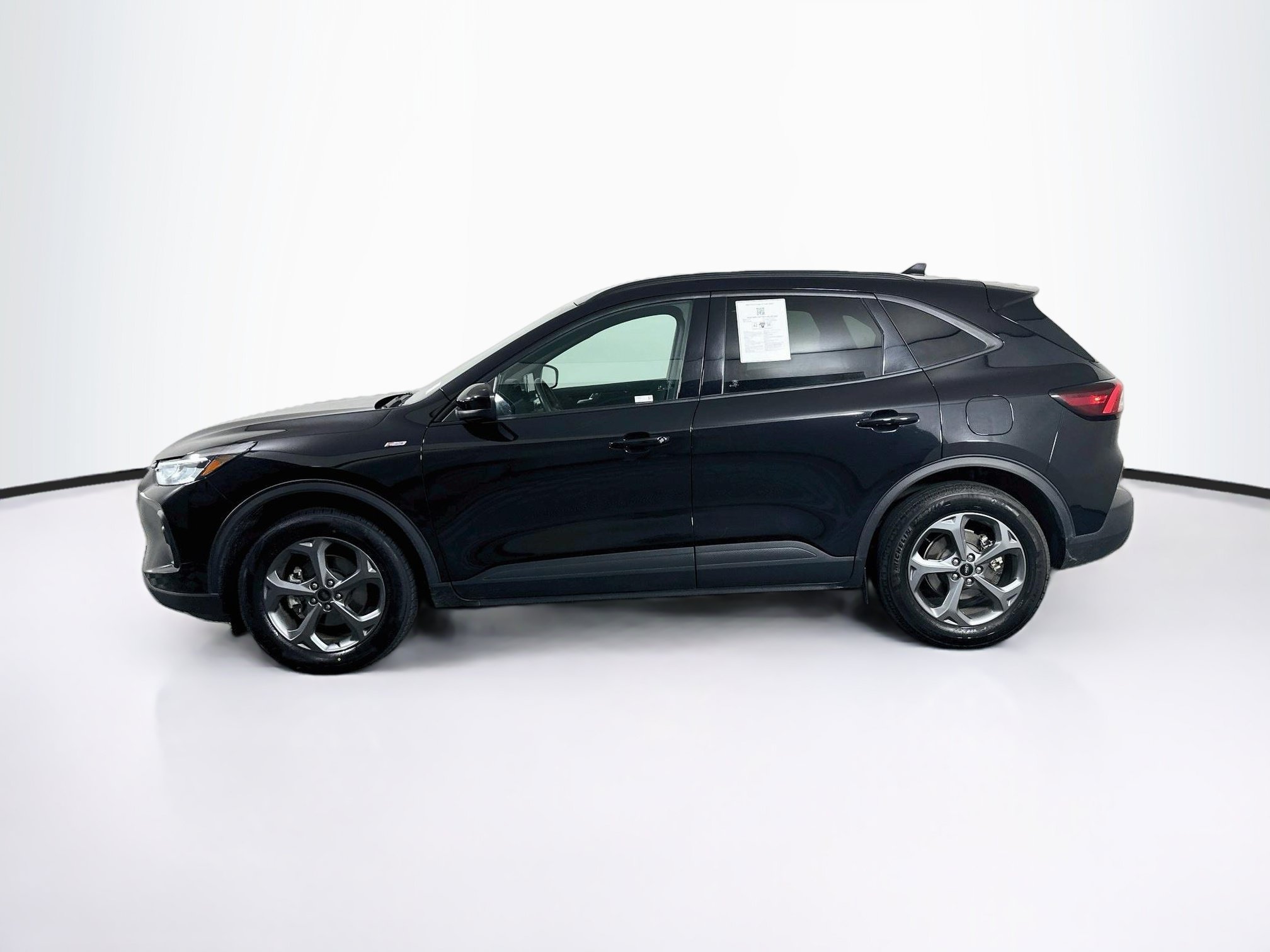 Used 2025 Ford Escape ST-Line Select AWD/4WD image 4