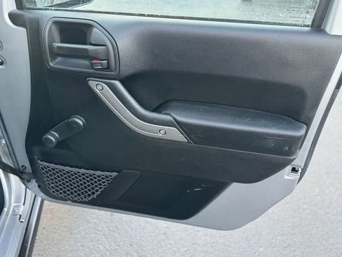 Used 2015 Jeep Wrangler Unlimited Sport image 15