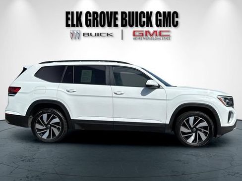 Used 2024 Volkswagen Atlas SE AWD/4WD image 3