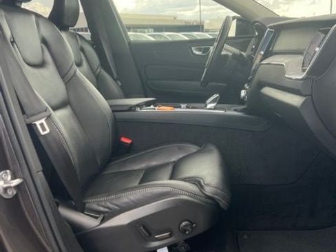 Certified 2025 Volvo XC60 B5 Ultra w/ Protection Package Premier AWD/4WD image 32