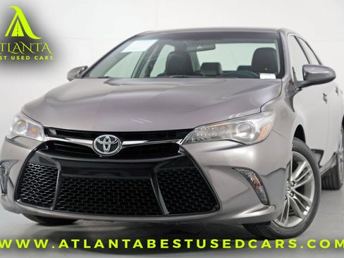 Used 2017 Toyota Camry SE image 1