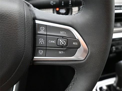 Used 2024 Jeep Compass Limited image 19