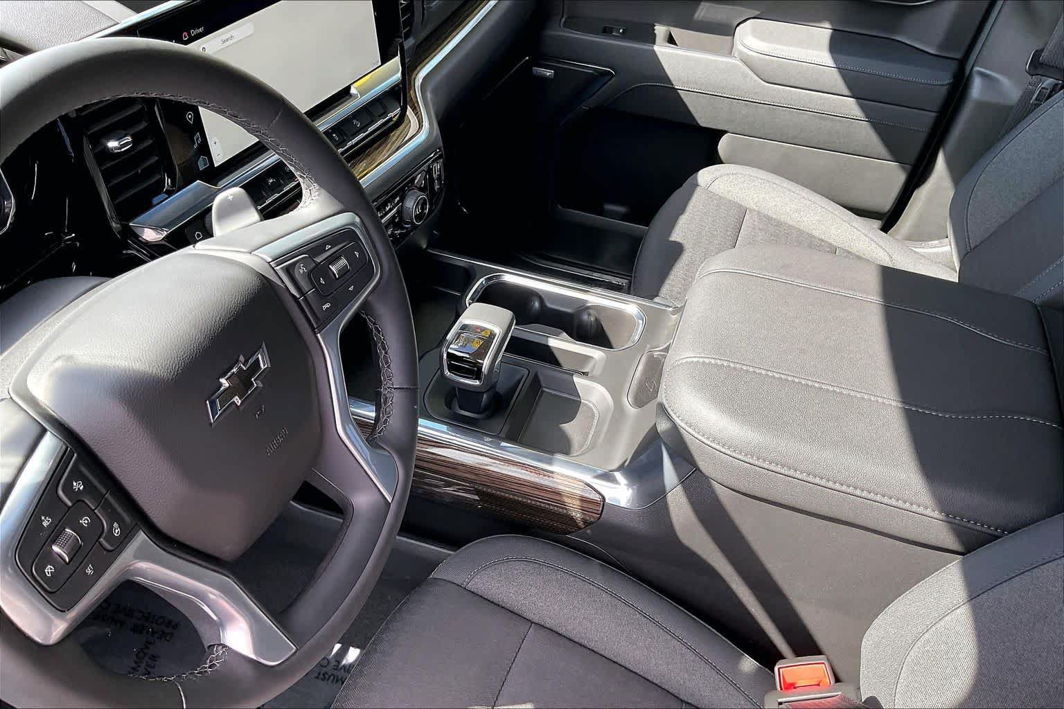 Used 2026 Chevrolet Silverado 1500 LT Trail Boss w/ Convenience Package II AWD/4WD image 33