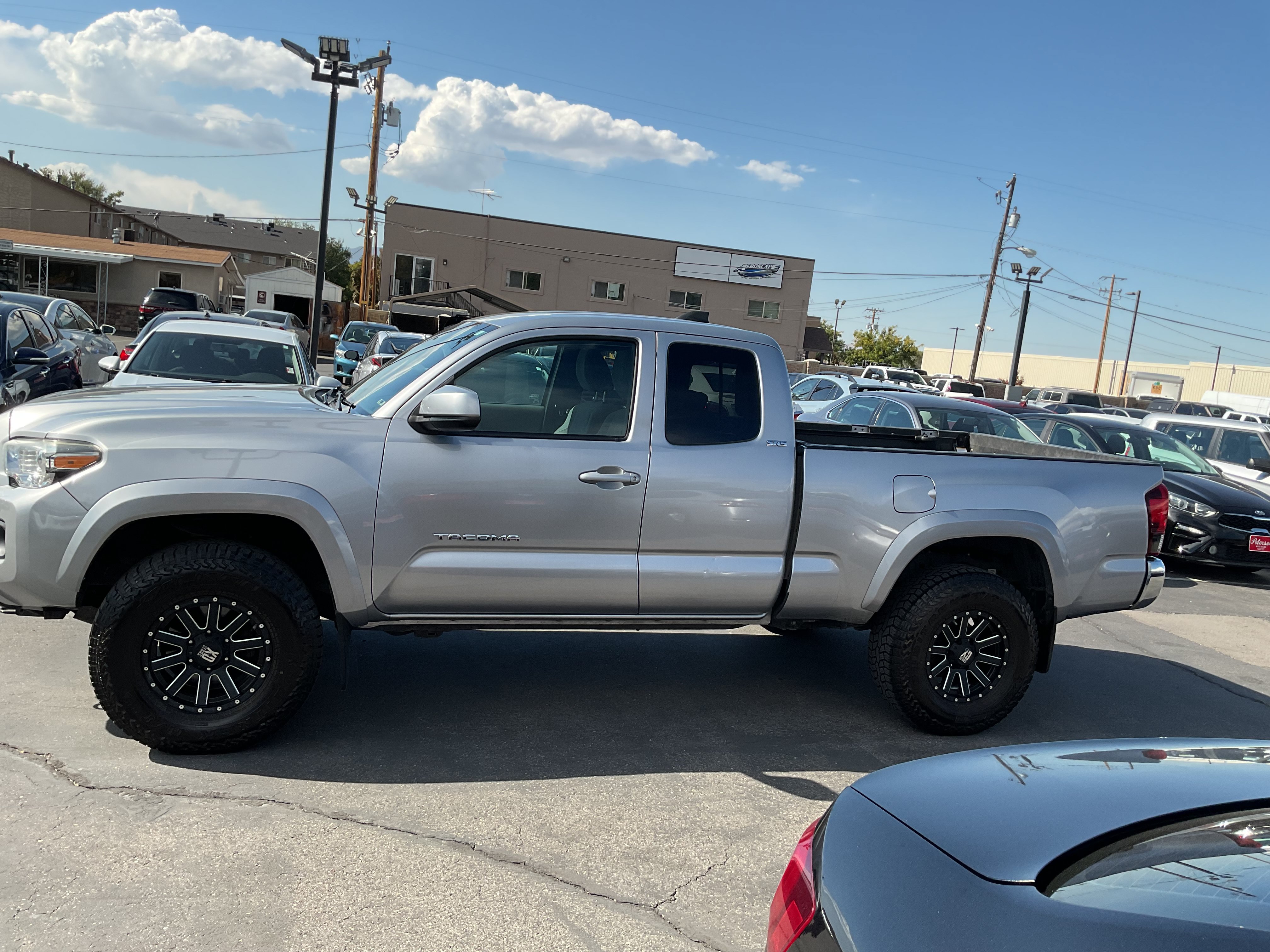 Used 2021 Toyota Tacoma SR5 AWD/4WD image 4