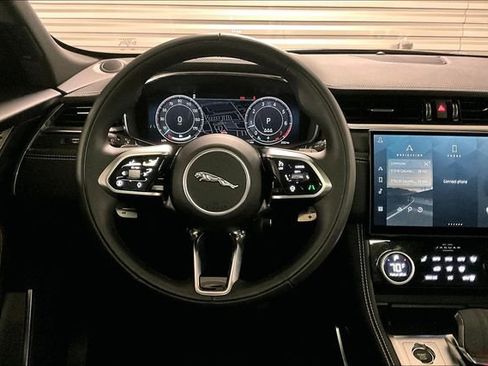 Certified 2025 Jaguar F-PACE R-Dynamic S image 4