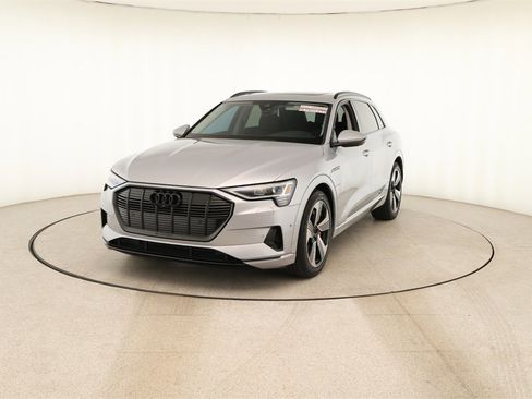 Used 2023 Audi e-tron Premium Plus w/ Premium Plus Package image 12