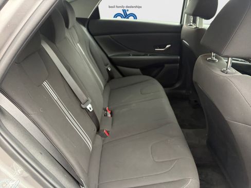 Used 2022 Hyundai Elantra SEL w/ Convenience Package FWD image 16