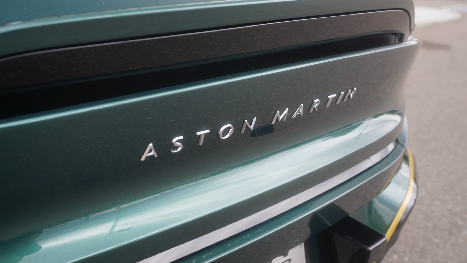 Used 2025 Aston Martin Vanquish RWD image 12