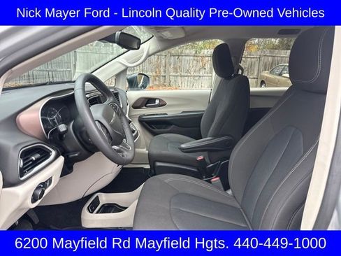 Used 2024 Chrysler Voyager LX image 12