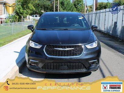 Used 2025 Chrysler Pacifica Select