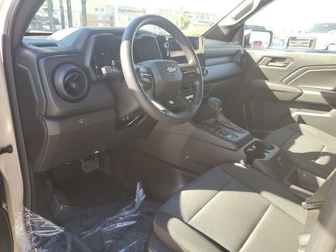 Used 2023 Chevrolet Colorado W/T image 17