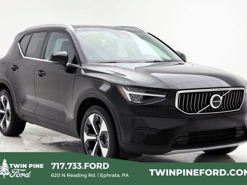 Used 2025 Volvo XC40 B5 Core AWD/4WD image 1