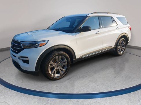Used 2023 Ford Explorer XLT w/ Equipment Group 202A AWD/4WD image 1