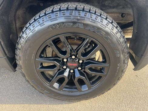 Used 2023 GMC Sierra 1500 Elevation image 11