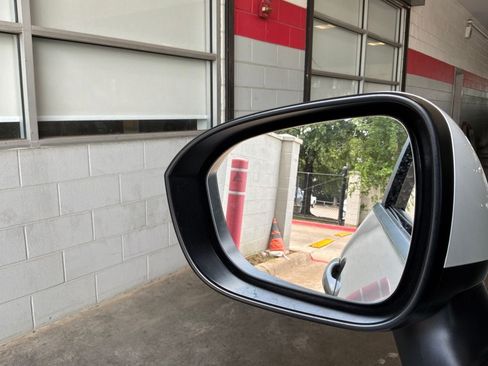 Used 2025 Nissan Rogue SV FWD image 19
