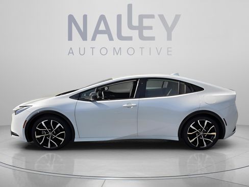 Used 2025 Toyota Prius Plug-In Hybrid FWD image 2