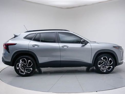 New 2026 Chevrolet Trax RS w/ Sunroof Package FWD image 9