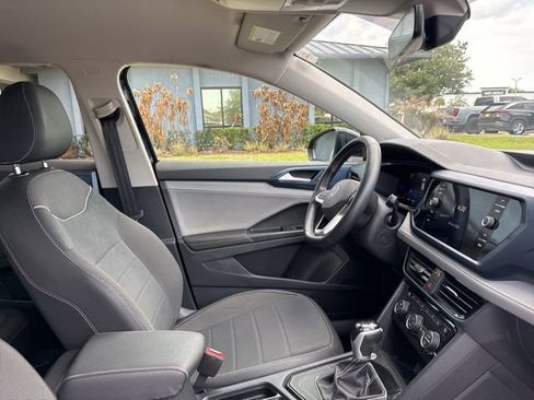 Used 2024 Volkswagen Taos SE image 11