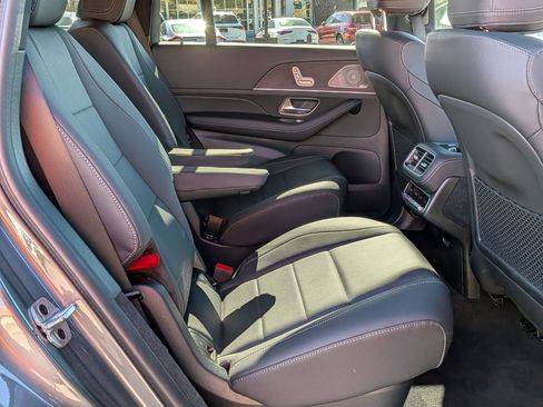 Used 2025 Mercedes-Benz GLS 450 4MATIC image 39