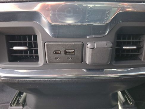 Used 2022 Chevrolet Silverado 3500 High Country w/ Technology Package image 12